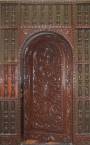 Puerta tallada
