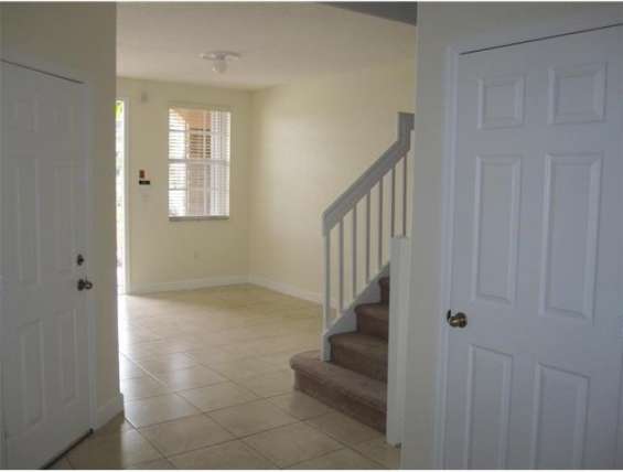 Townhouse-for-rent-in-doral